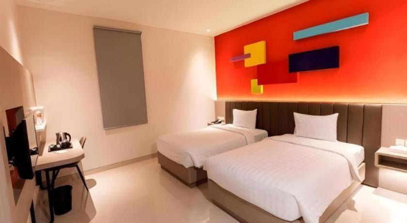 Zoom Dharmahusada Hotel Sorabaya Extérieur photo