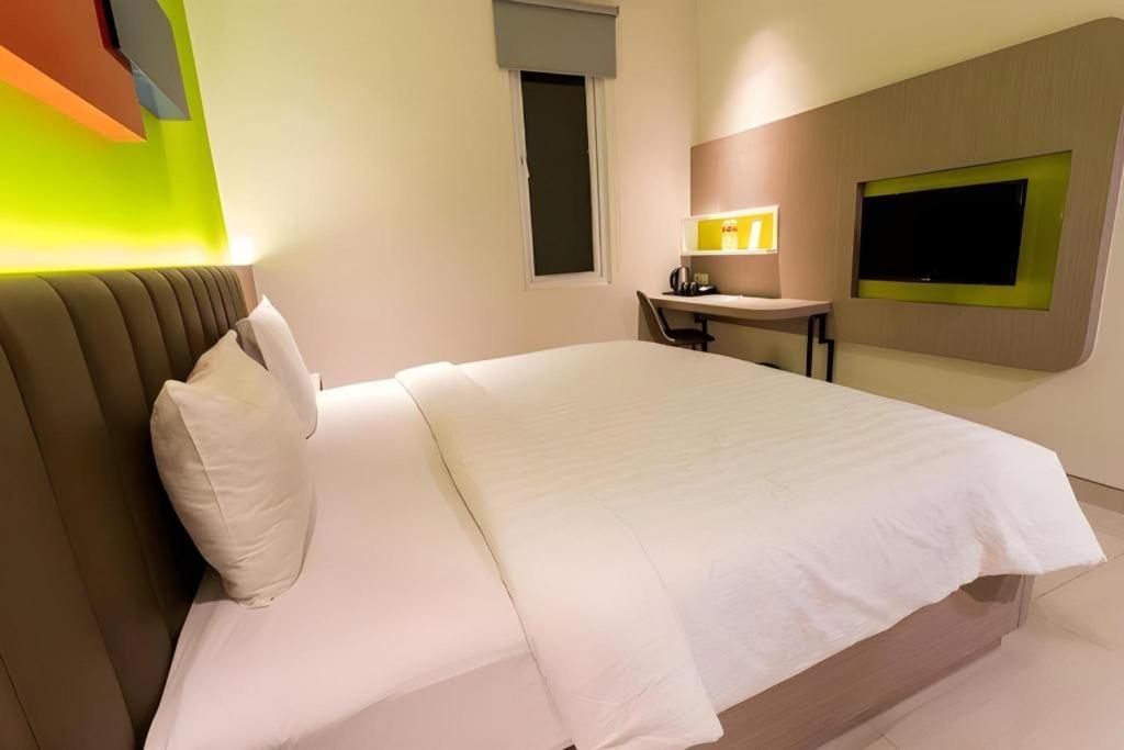 Zoom Dharmahusada Hotel Sorabaya Extérieur photo